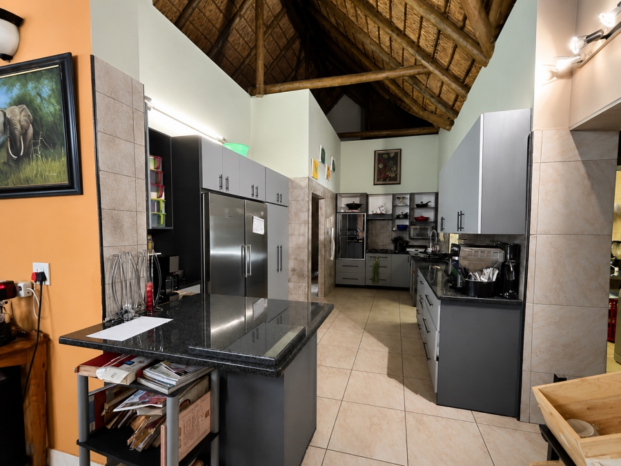 5 Bedroom Property for Sale in Melodie North West